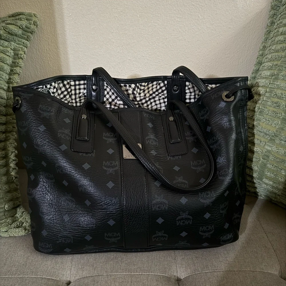 MCM Black Leather Tote Bag (Medium size) - Picture 1 of 8